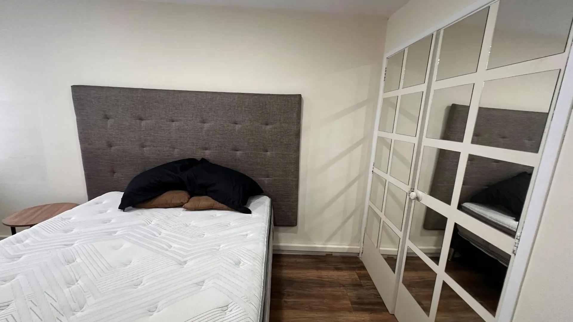 Cinco Living Apartment Medellin Homestay